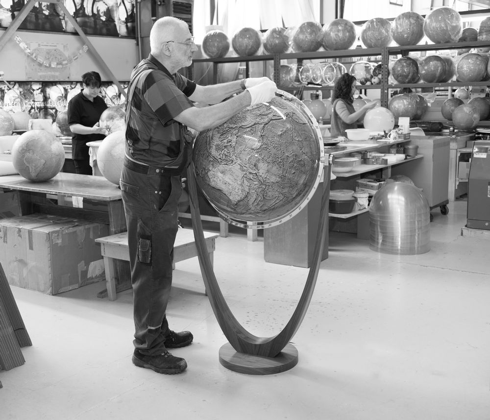 Design objects - DUO ALBA crystal glass globe - COLUMBUS VERLAG GMBH & CO. KG