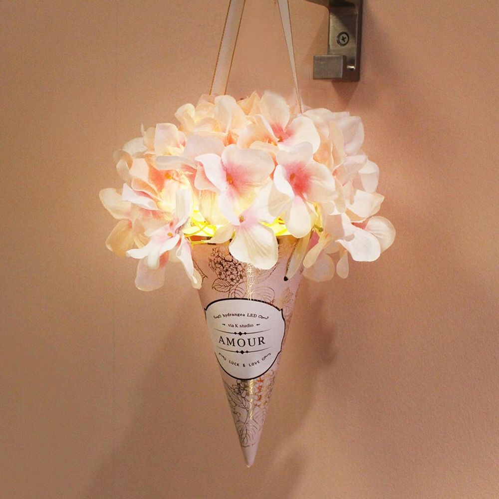 Autres objets connectés  -  La fleur cône LED s'allume - VIA K STUDIO