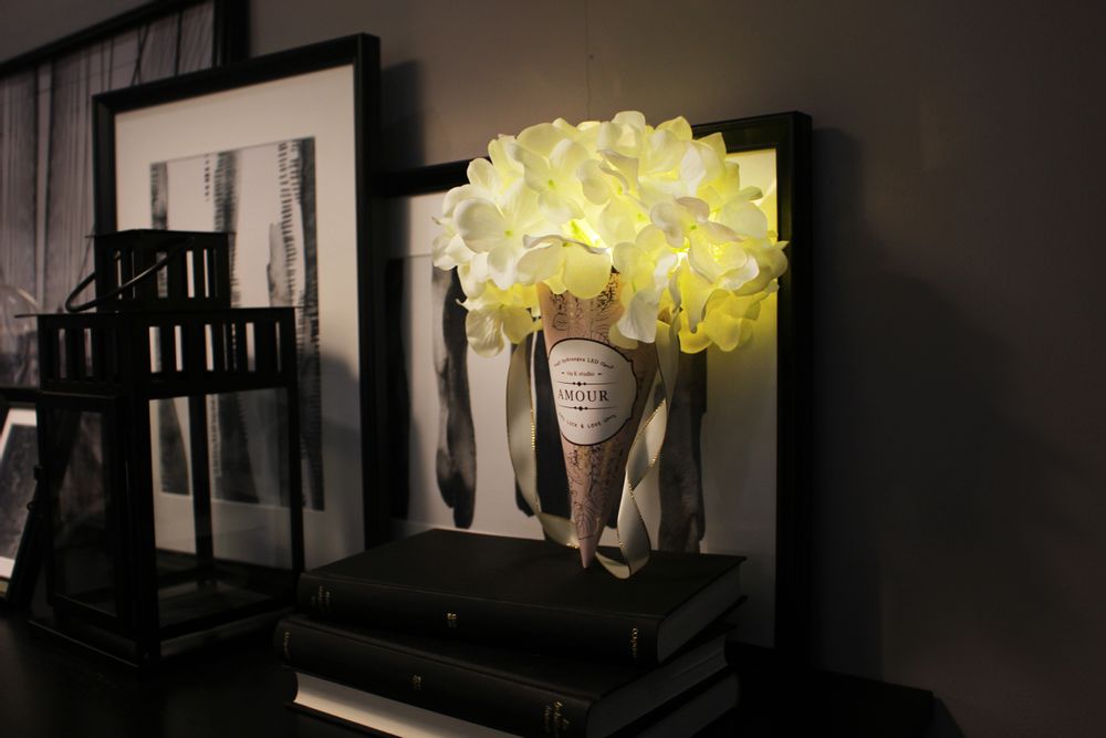 Autres objets connectés  -  La fleur cône LED s'allume - VIA K STUDIO
