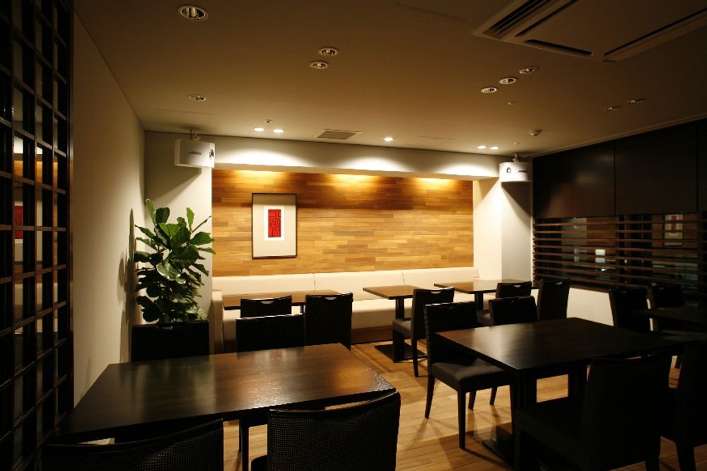 Classic carpets - Mixed timber flooring & wall - DEESAWAT