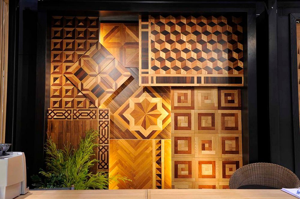 Classic carpets - Mixed timber flooring & wall - DEESAWAT