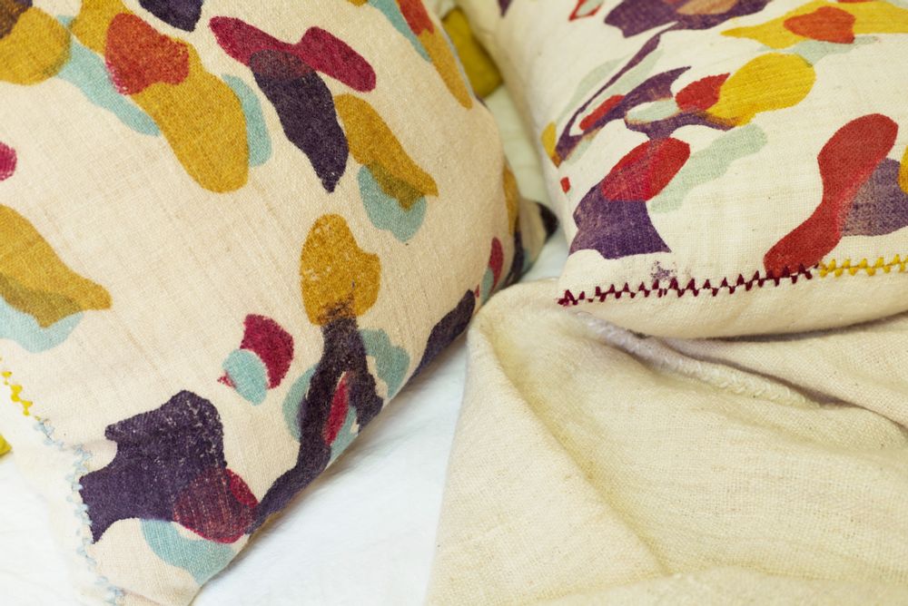 Fabric cushions - VEGETABLE INK ON LAMA-MERINO WOOL - TRHANDY // ANDI ART