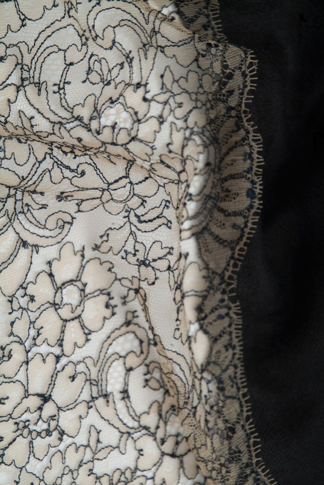 Foulards et écharpes - Cachemire et Dentelle | Étole La Parfaite Noire - FLORENZ