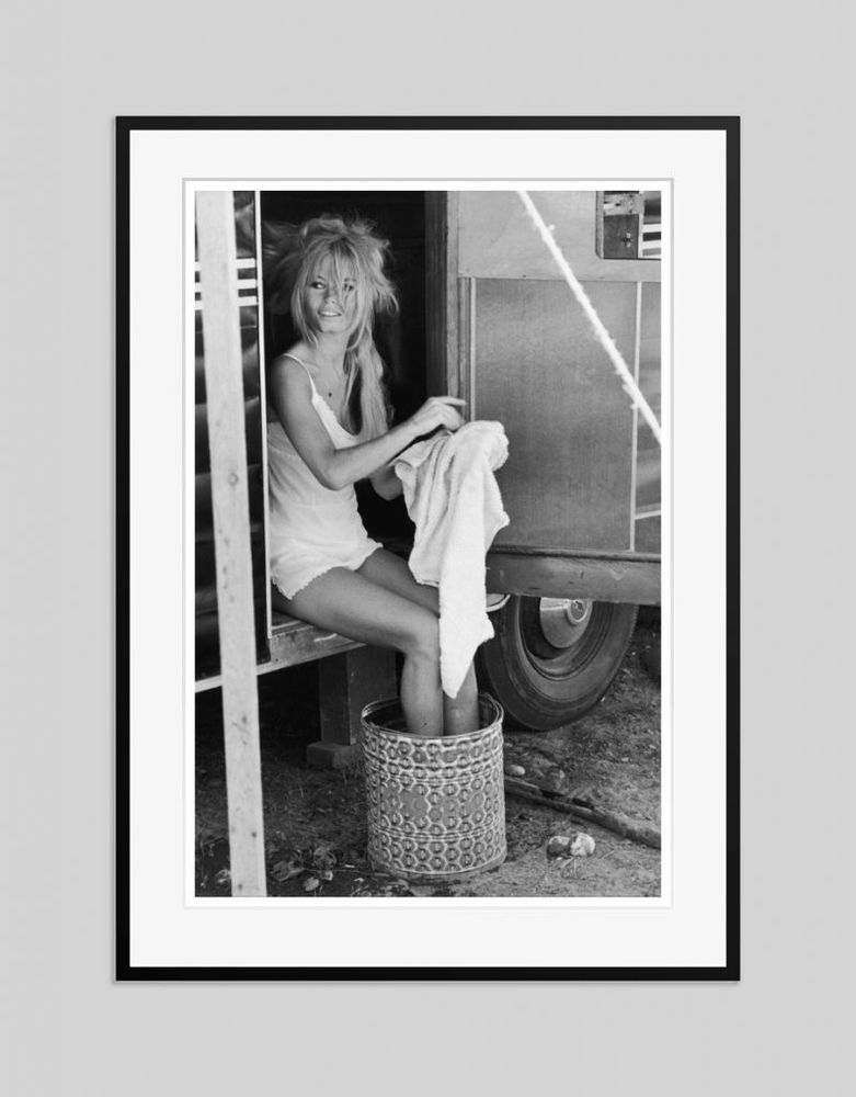 Art photos - Bardot Cleans Up - GALERIE PRINTS