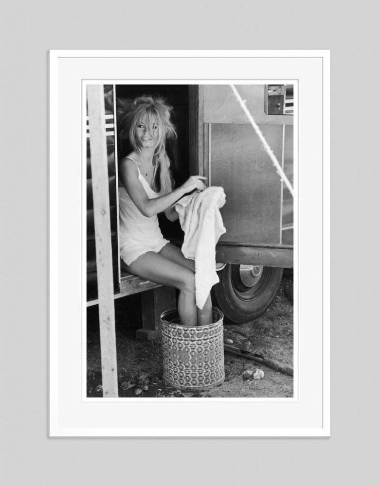 Art photos - Bardot Cleans Up - GALERIE PRINTS
