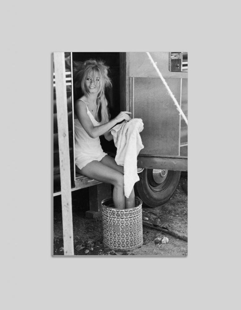 Art photos - Bardot Cleans Up - GALERIE PRINTS