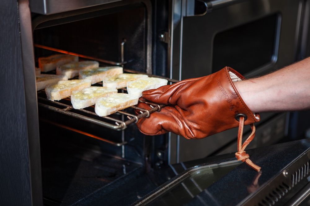 Kitchen utensils - Oven Gloves - DUTCHDELUXES INTERNATIONAL BV