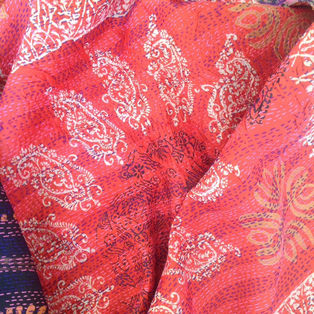 Foulards et écharpes - THE EVERLASTING - LOVE LIVES HERE OX.
