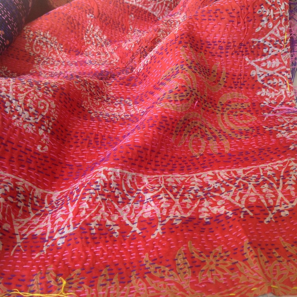 Foulards et écharpes - THE EVERLASTING - LOVE LIVES HERE OX.
