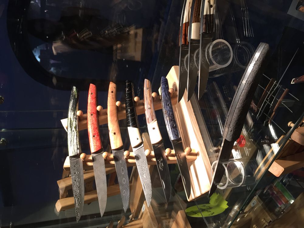 Barbecues - Couteaux de poche regionaux : LE THIERS, LAGUIOLE, PRADEL, ALPIN, LONDON, ... - COUTELLERIE LOCAU