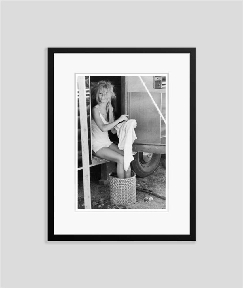 Art photos - Bardot Cleans Up - GALERIE PRINTS