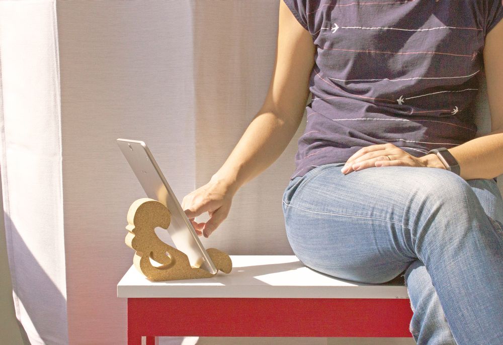 Design objects - Kresto tablet holder - DEDAL