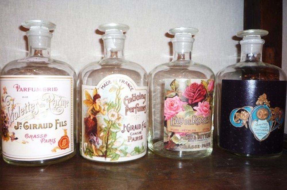 Coffrets et boîtes - Flacons de parfum. - TIEF