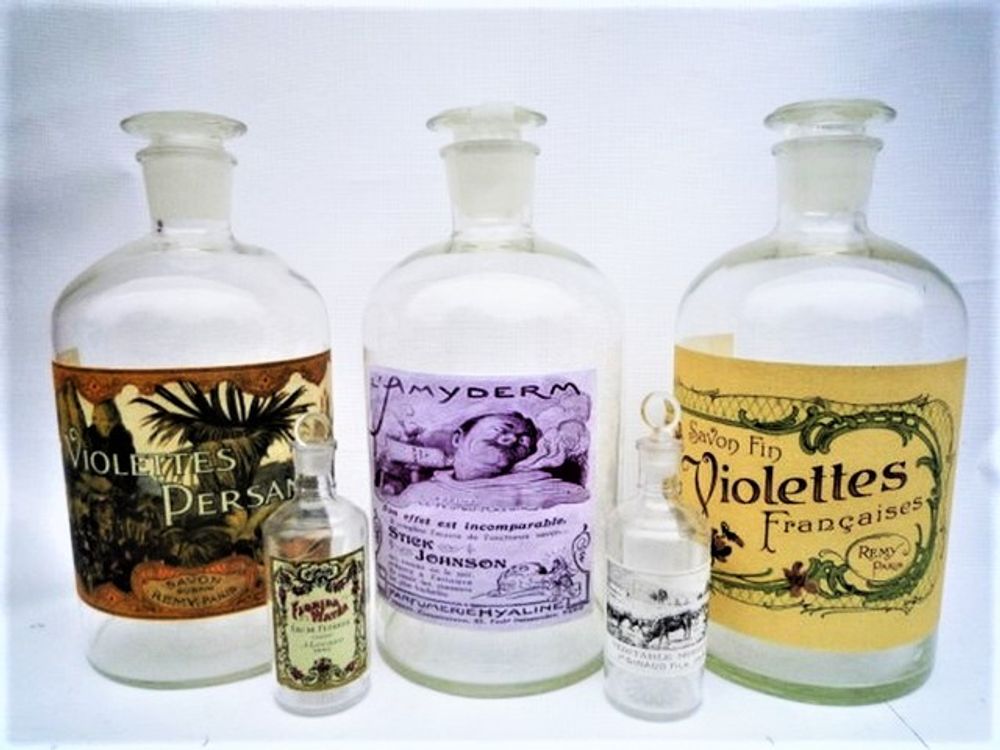 Coffrets et boîtes - Flacons de parfum. - TIEF