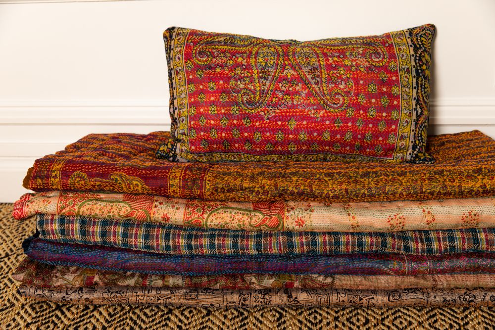 Decorative objects - Cushion cover bi-material velvet and printed silk - LA CABANE DE STELLA