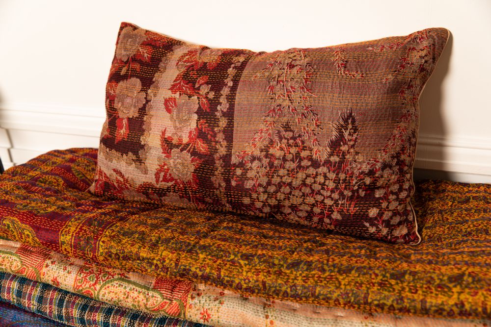 Decorative objects - Cushion cover bi-material velvet and printed silk - LA CABANE DE STELLA