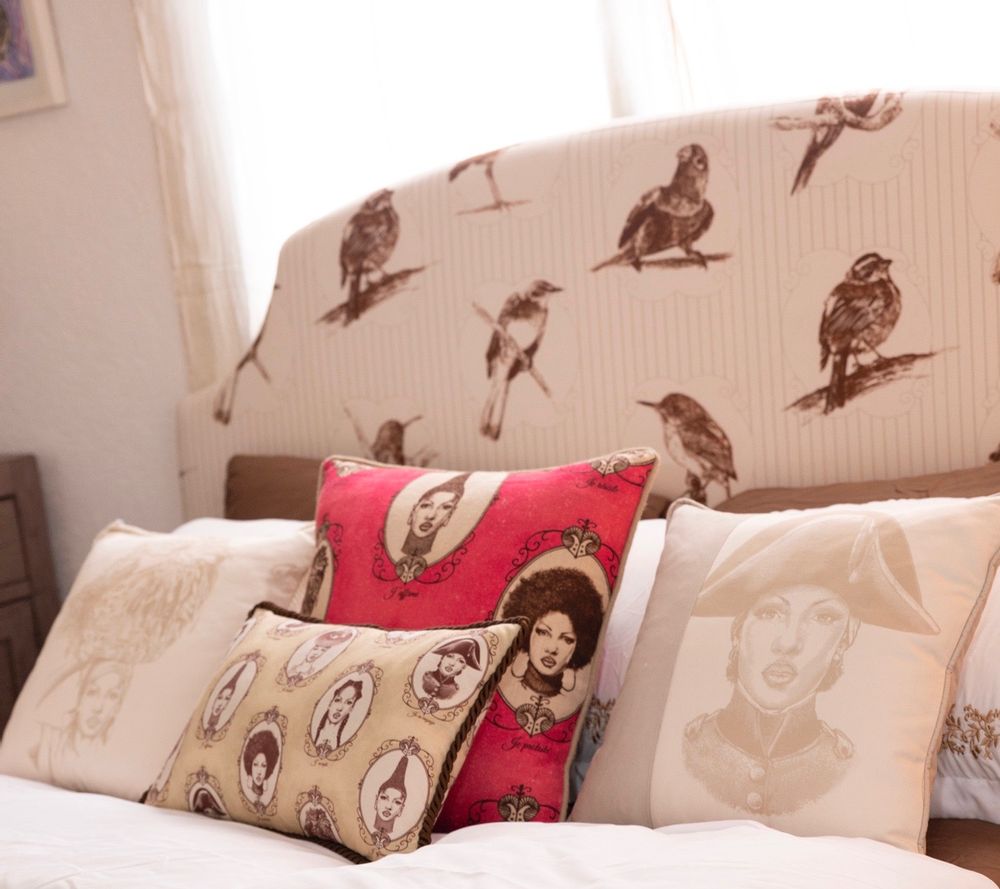 Cushions - UPHOLSTERY FABRICS - CUSHIONS - WALLPAPER - YAËL & VALÉRIE