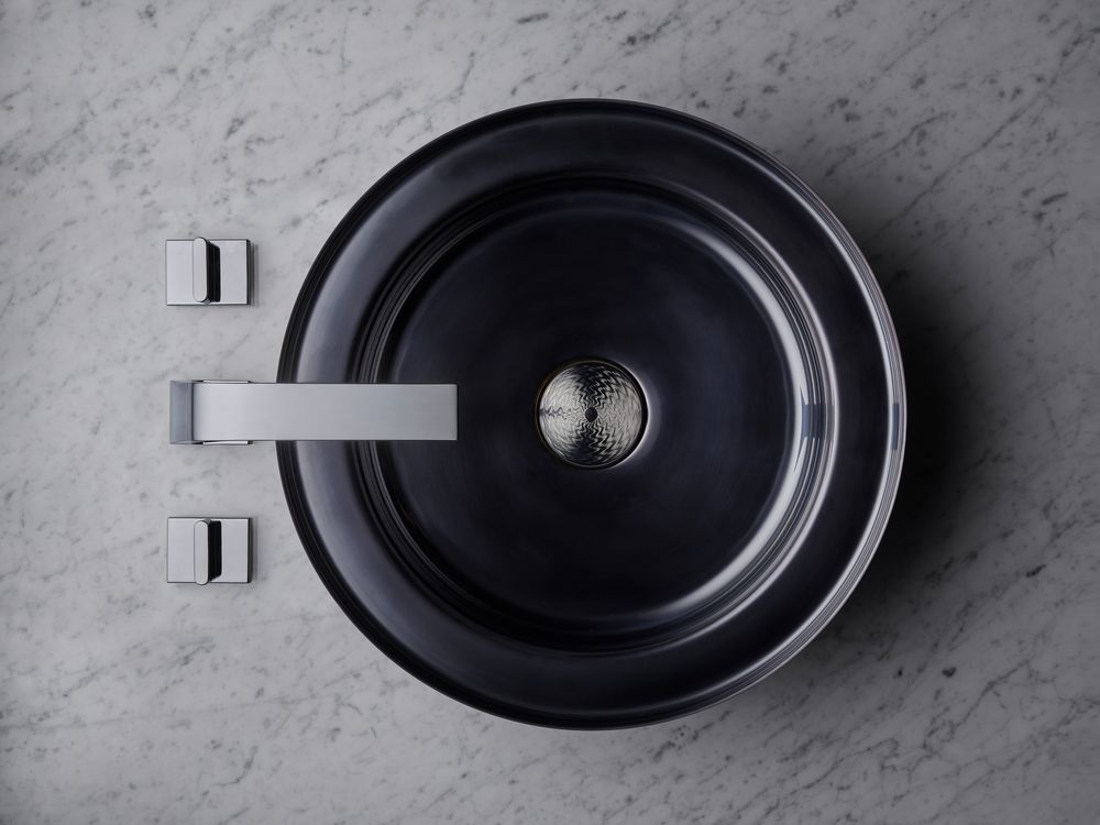 Spas - Vasque NARCIS rond noir brillant, clapet inox guilloché - BASSINES