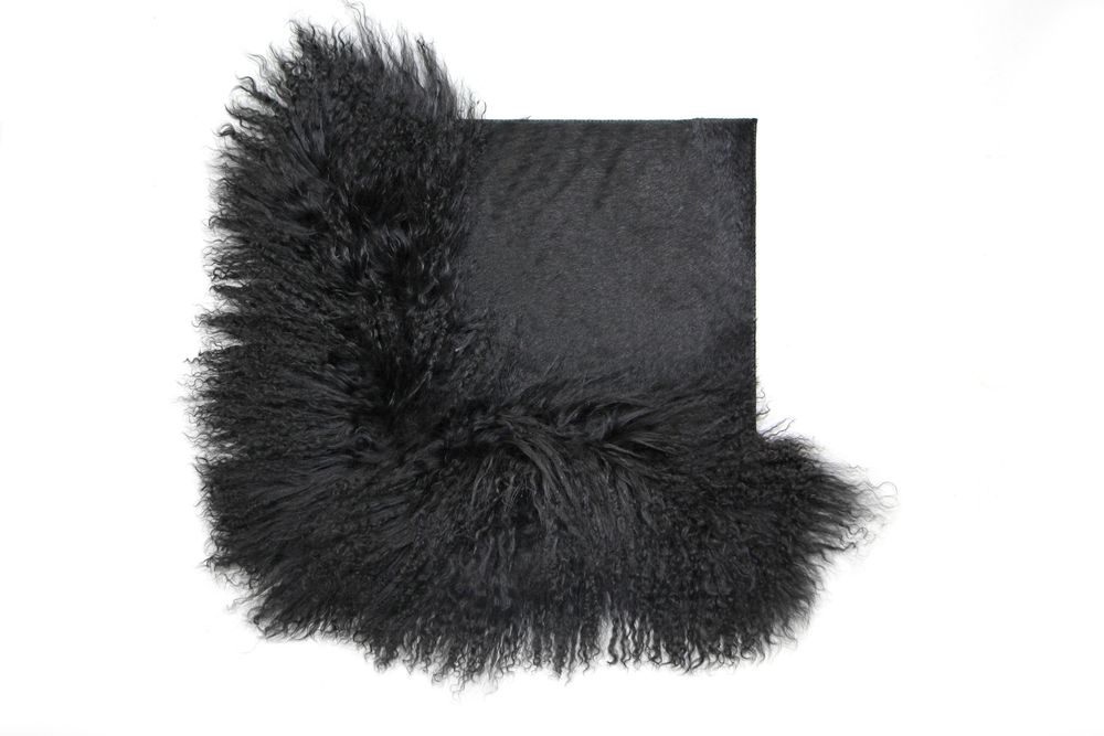 Autres tapis - Cowhide with Mongolian Goat Jet Black - KOKET