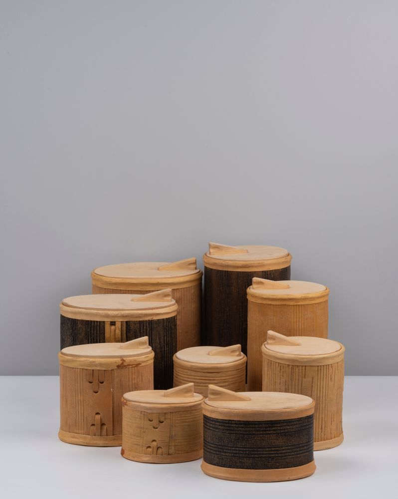 Decorative objects - Birch bark container with decor, round, medium - FUGA
