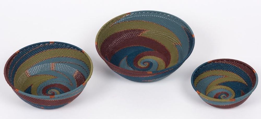 Objets de décoration - VANNERIE EN FIL DE TELEPHONE - MAHATSARA