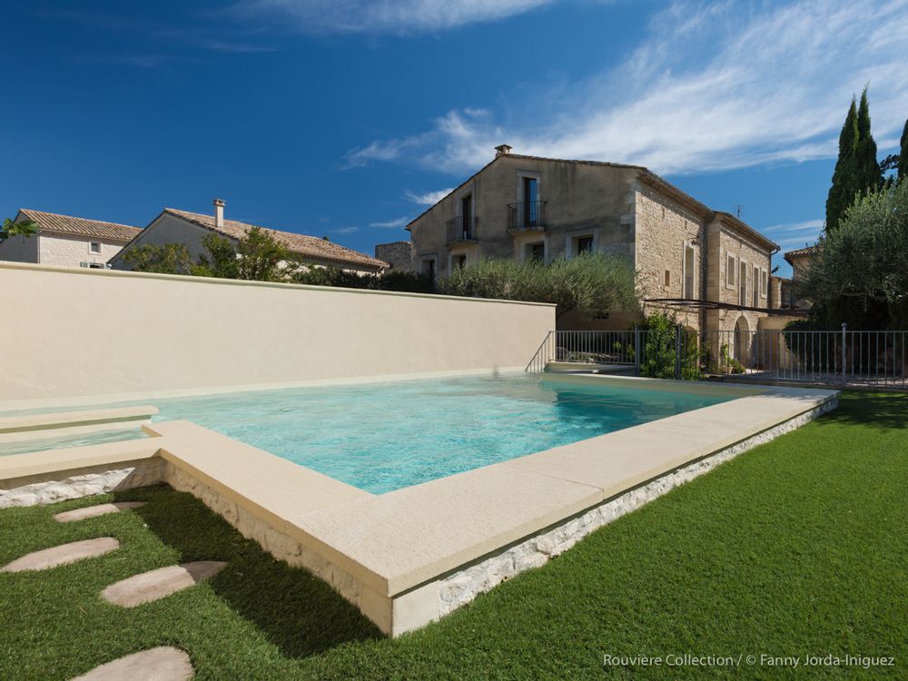 Outdoor pools - Stone look straight copings - ROUVIERE COLLECTION
