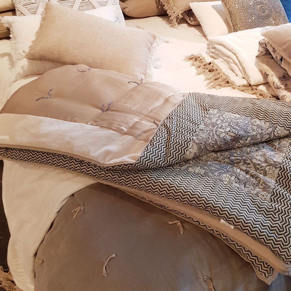 Throw blankets - Quilt and Sofa Cover SOIE - EN FIL D'INDIENNE...