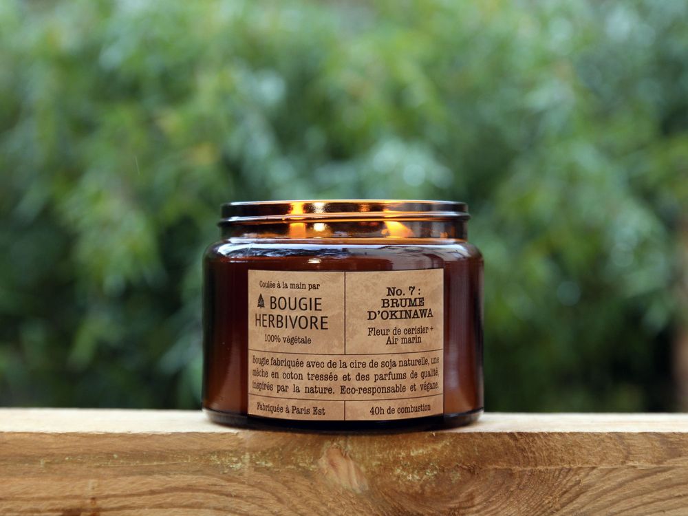 Objets de décoration - Bougie No. 7 : 400g - BRUME D'OKINAWA - Fleur de cerisier + Air Marine - LA BOUGIE HERBIVORE