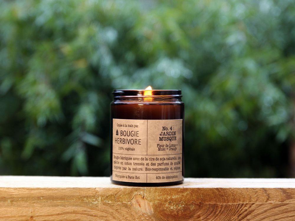 Decorative objects - No. 4 : JARDIN MUSQUE - Lotus Flower + Musk + Orange - Medium - LA BOUGIE HERBIVORE
