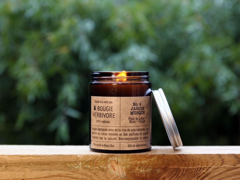 Decorative objects - No. 4 : JARDIN MUSQUE - Lotus Flower + Musk + Orange - Medium - LA BOUGIE HERBIVORE