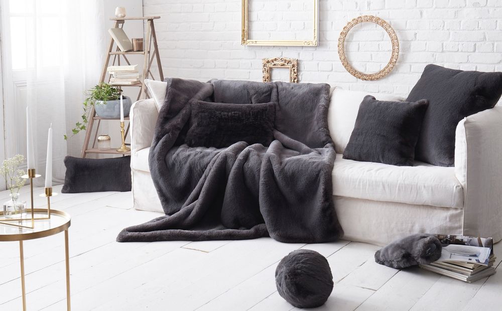 Decorative objects - Luxury Faux Fur throws - MAISON EVELYNE PRELONGE FRANCE
