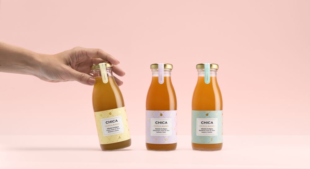 Épicerie fine - CHICA est la première boisson bio haut de gamme au monde dans lesquelles sont mélangées des feuilles d’olivier, d’herbes méditerranéennes et des jus naturels de fruits biologiques. - LORUSSO