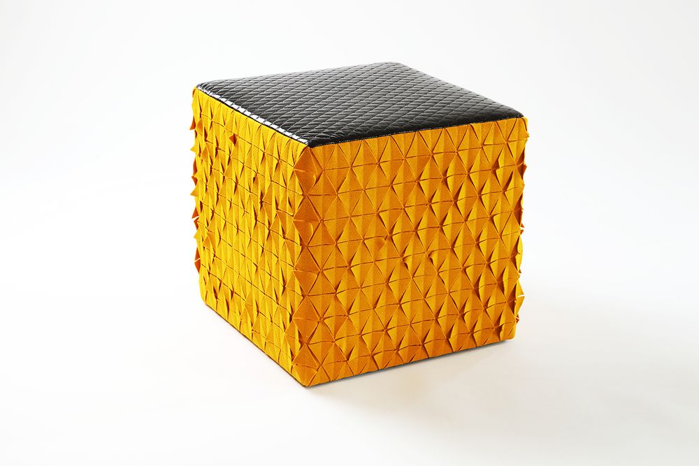 Tabourets - Tabouret orange Cube jaune - EVA.CAMPRIANI