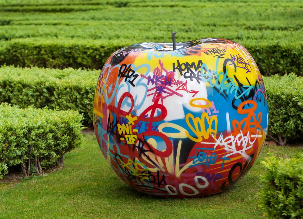 Objets design - sculpture de pomme graffiti - BULL & STEIN