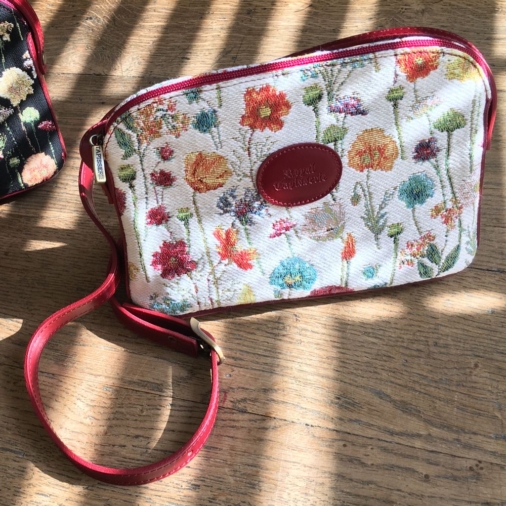 Sacs et cabas - Collection d'Accessoires Les Fleurs de Royal Tapisserie - ROYAL TAPISSERIE MADE IN FRANCE