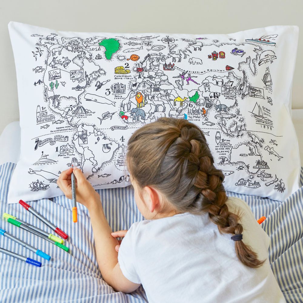 Loisirs créatifs pour enfant - Taie d’oreiller à colorier carte du monde - EATSLEEPDOODLE