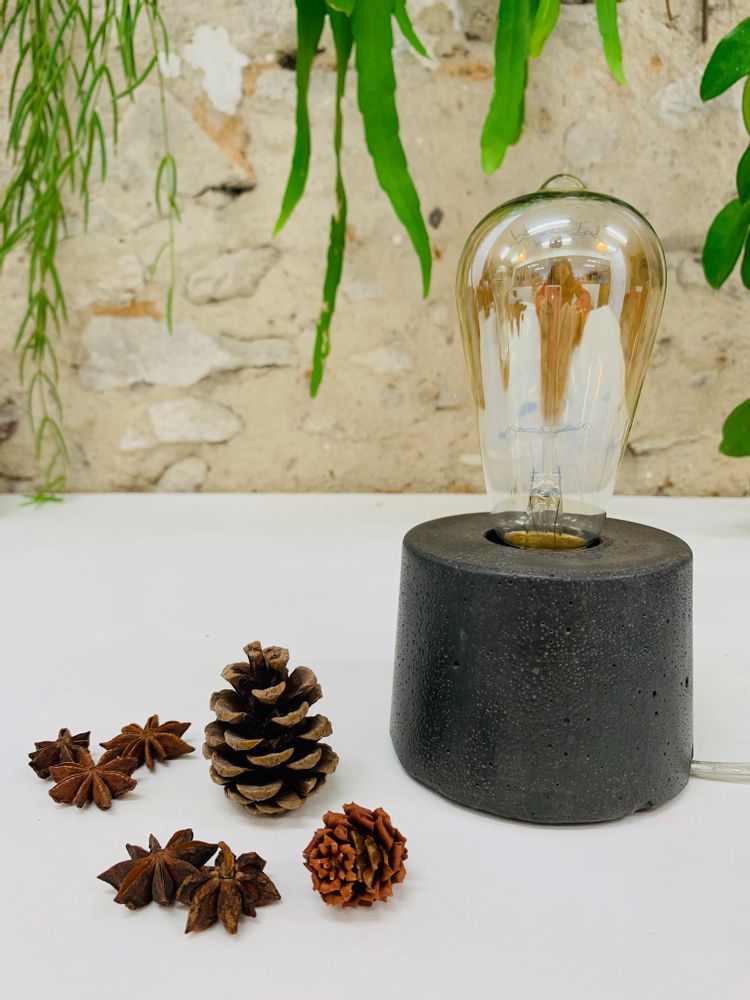 Objets design - Lampe à poser | Lampe Béton | Cylindre | Béton anthracite - JUNNY