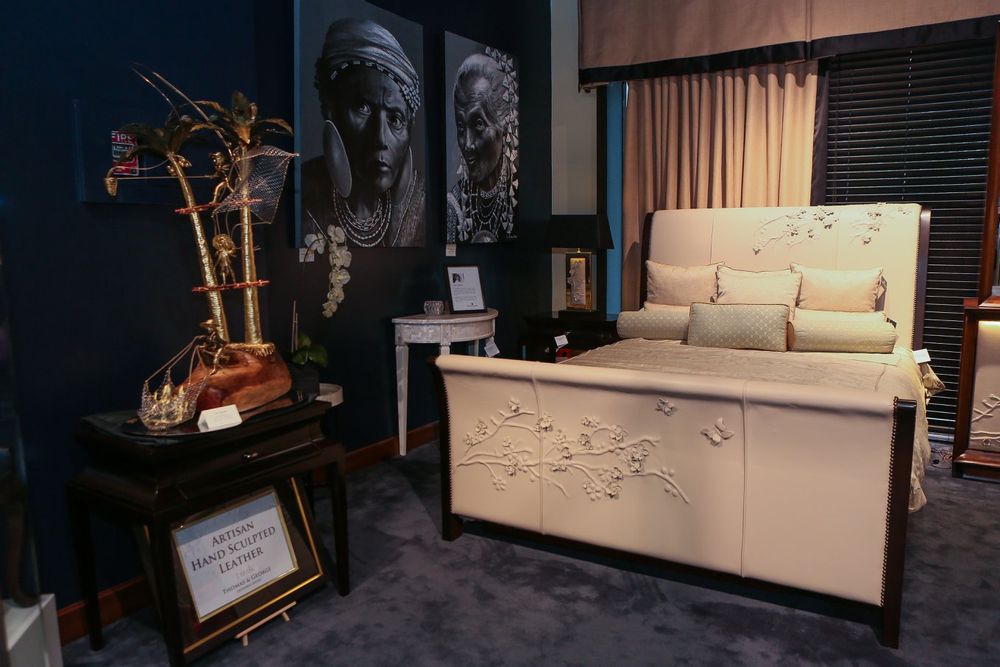 Table lamps - LK Custom Made Lamp with Hand Sculpted Leather - THOMAS & GEORGE ARTISAN FURNITURE