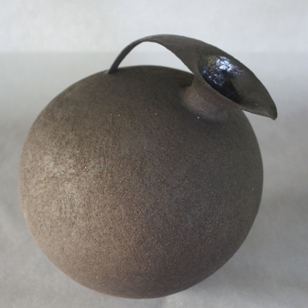 Platter and bowls - Large plates and " Gourmandes", big rounded pitchers - ANNE KRIEG, CERAMISTE
