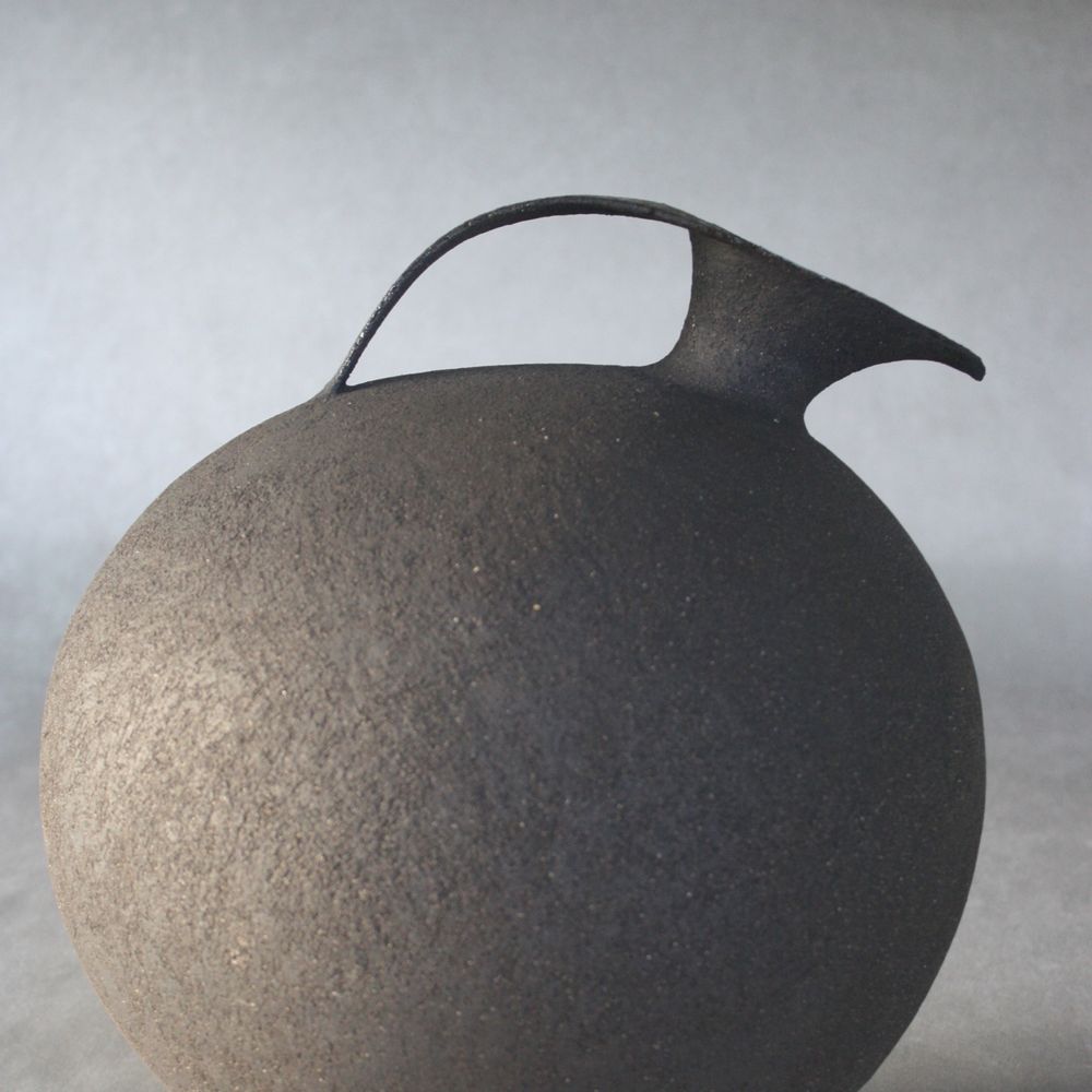 Platter and bowls - Large plates and " Gourmandes", big rounded pitchers - ANNE KRIEG, CERAMISTE