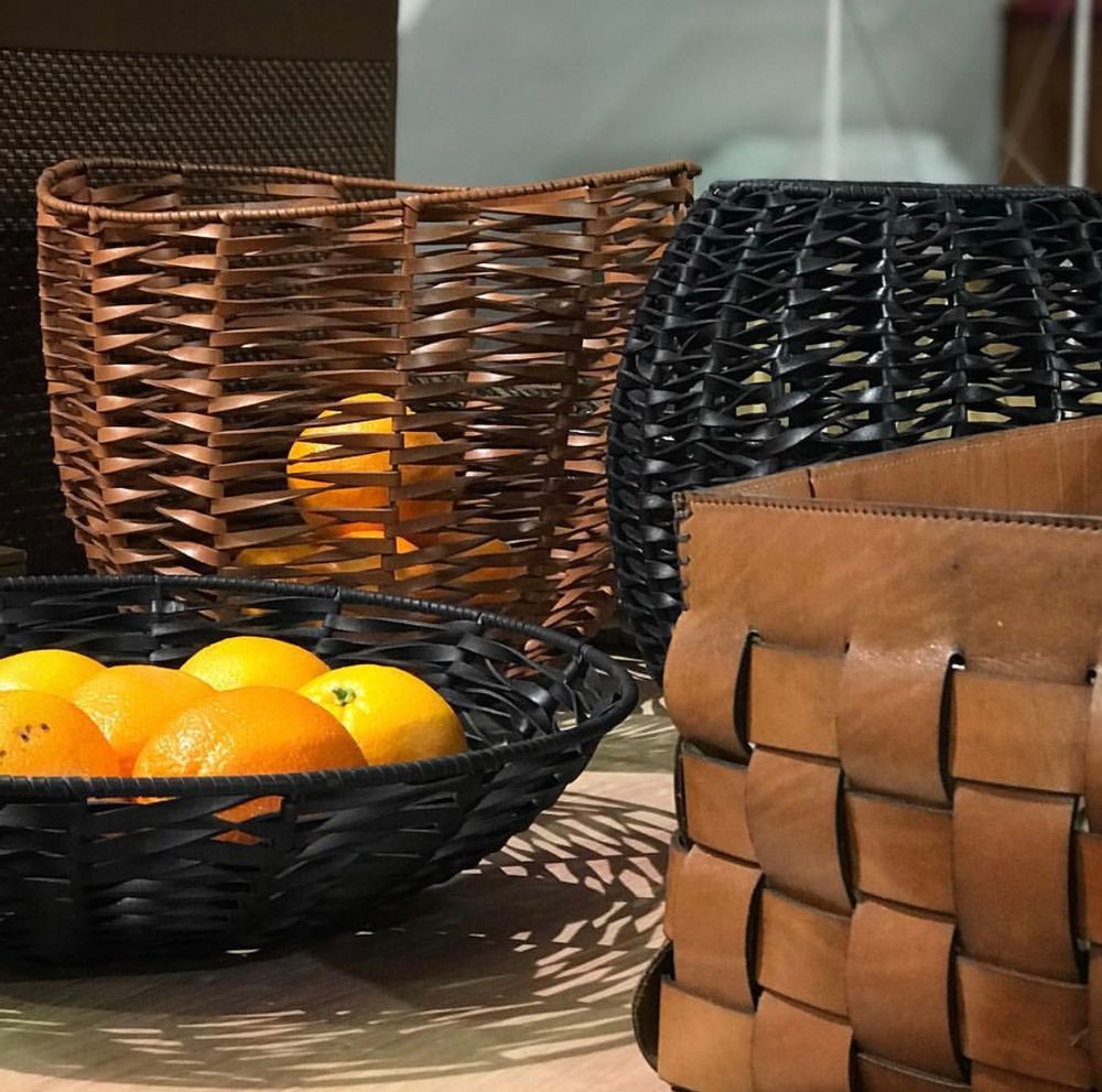 Vases - Vase Tramado en cuir tressé - ELISA ATHENIENSE HOME