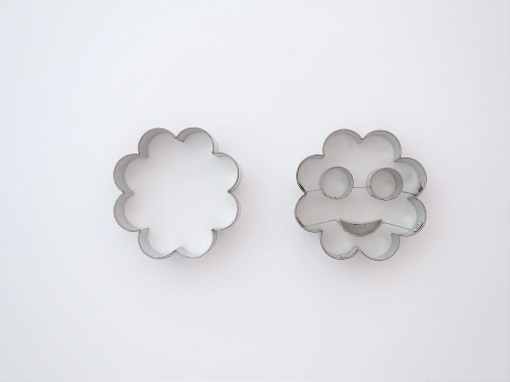 Children's arts and crafts - Cookie-cutter teddy whit heart - W! EUROPE S.R.O