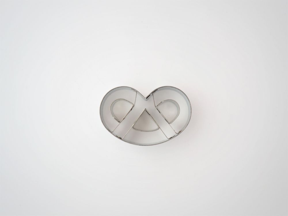 Children's arts and crafts - Cookie-cutter teddy whit heart - W! EUROPE S.R.O