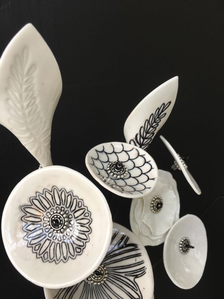 Objets de décoration - Fleurs en porcelaine - ALEX HACKETT