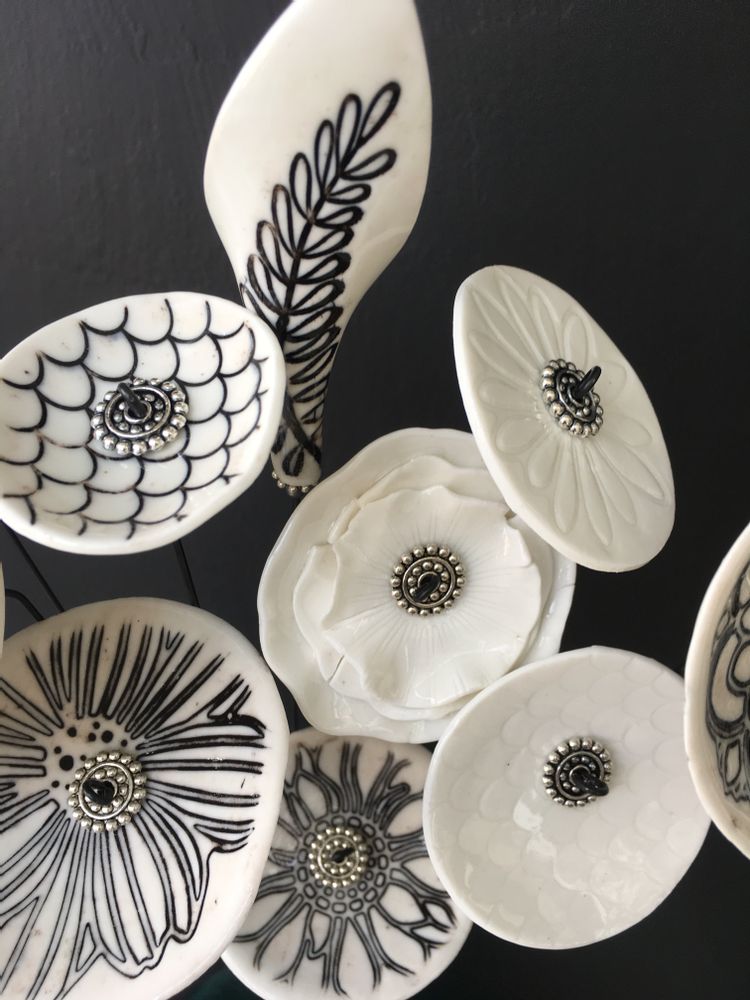 Objets de décoration - Fleurs en porcelaine - ALEX HACKETT