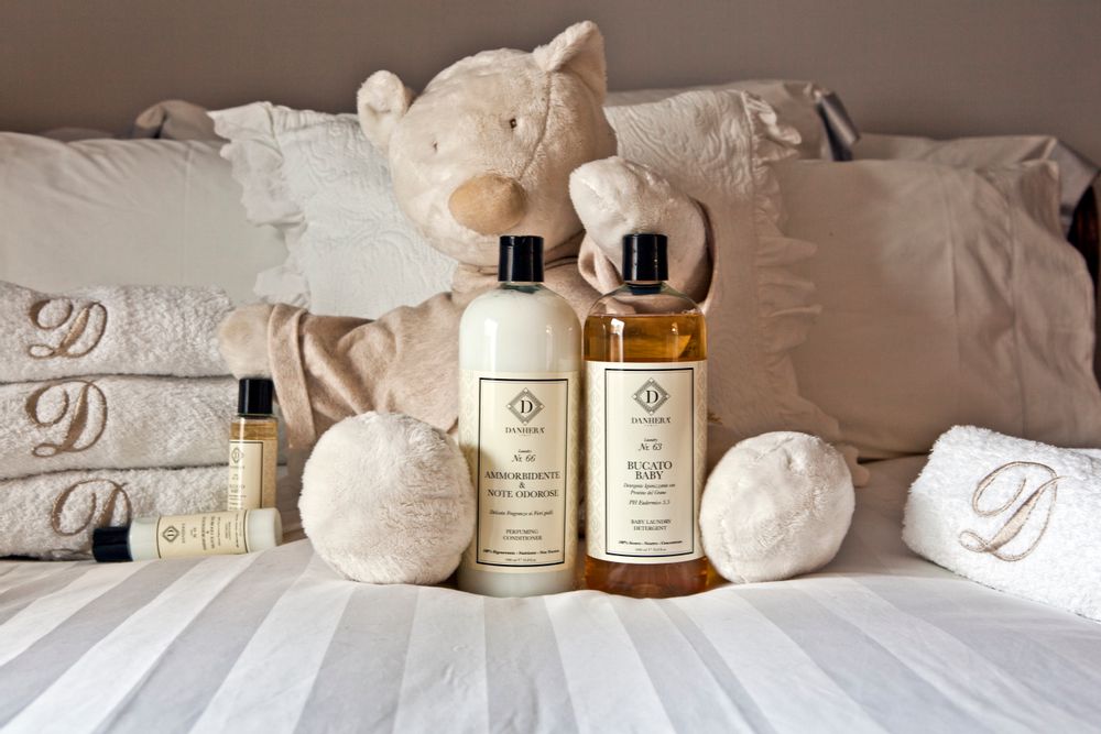 Soaps - N°66/ ASSOUPLISSANT AUX FEURS JAUNES - DANHERA ITALY