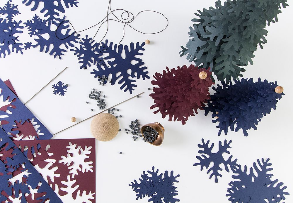 Christmas table settings - Green Christmas tabletop paper ornaments - FABGOOSE