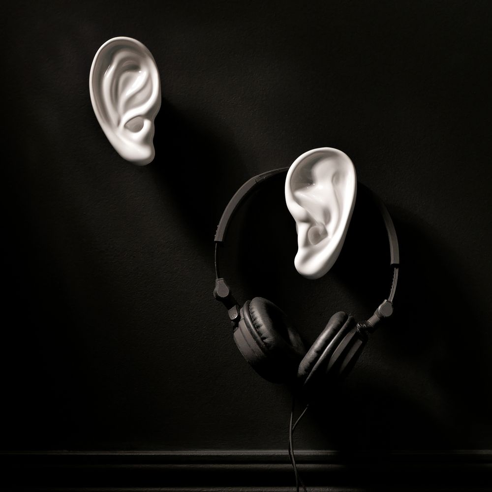 Objets design - " Les murs ont des oreilles " Patères murales / Porte-manteaux - MADE IN WAW ! BY CAROLINE SCHILLING