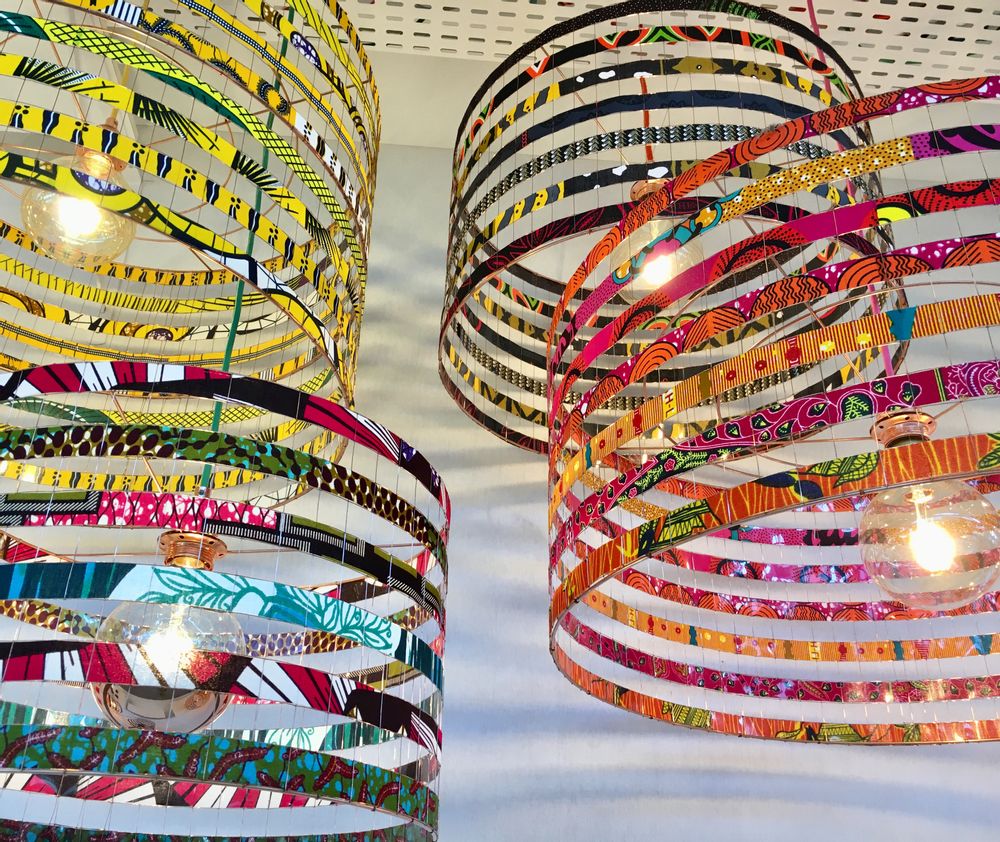 Hanging lights - MEGAWAX - PETITES SÉRIES ENTRE ILLUMINÉS