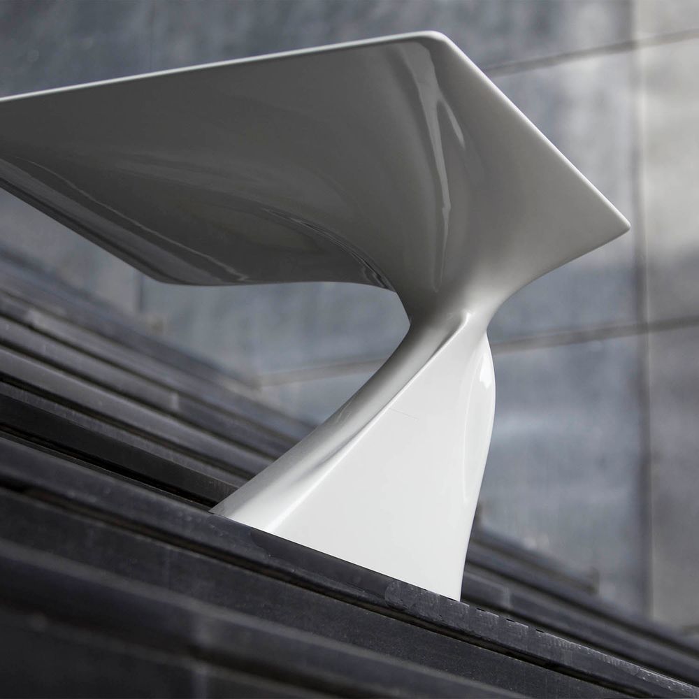 Tables basses - Nike ; La Victoire ailée - INOMO